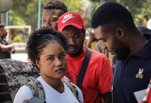 Gobierno despide a 17 jueces migratorios pese al atasco en las cortes